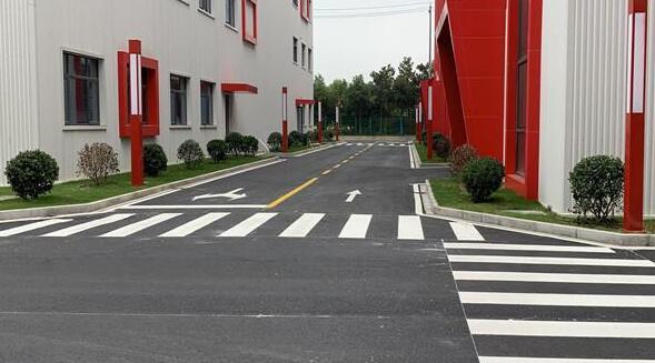 蘇州廠區(qū)劃線哪家好？飛揚(yáng)市政專業(yè)、高效、貼心